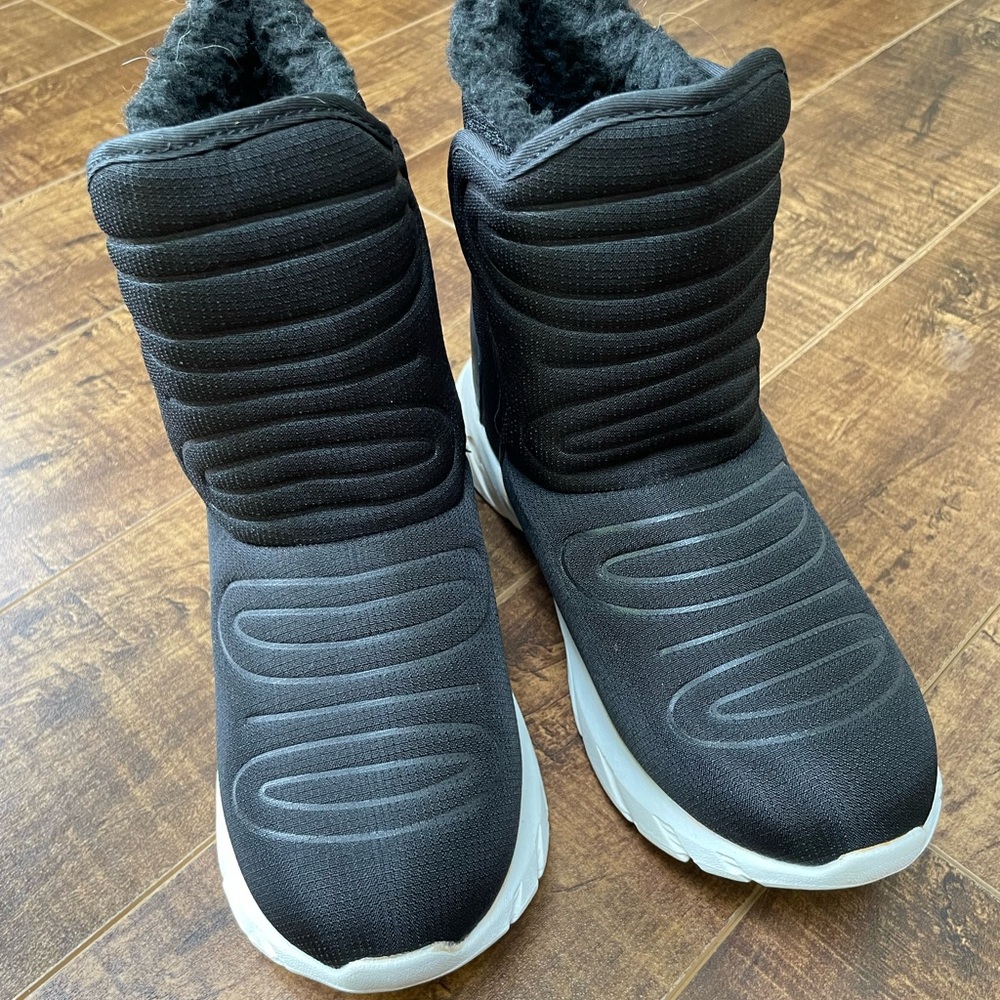 Black Quilted Winter Boots size 3 youth new with tags